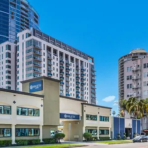 Hotel At 50 - Long Convention Center